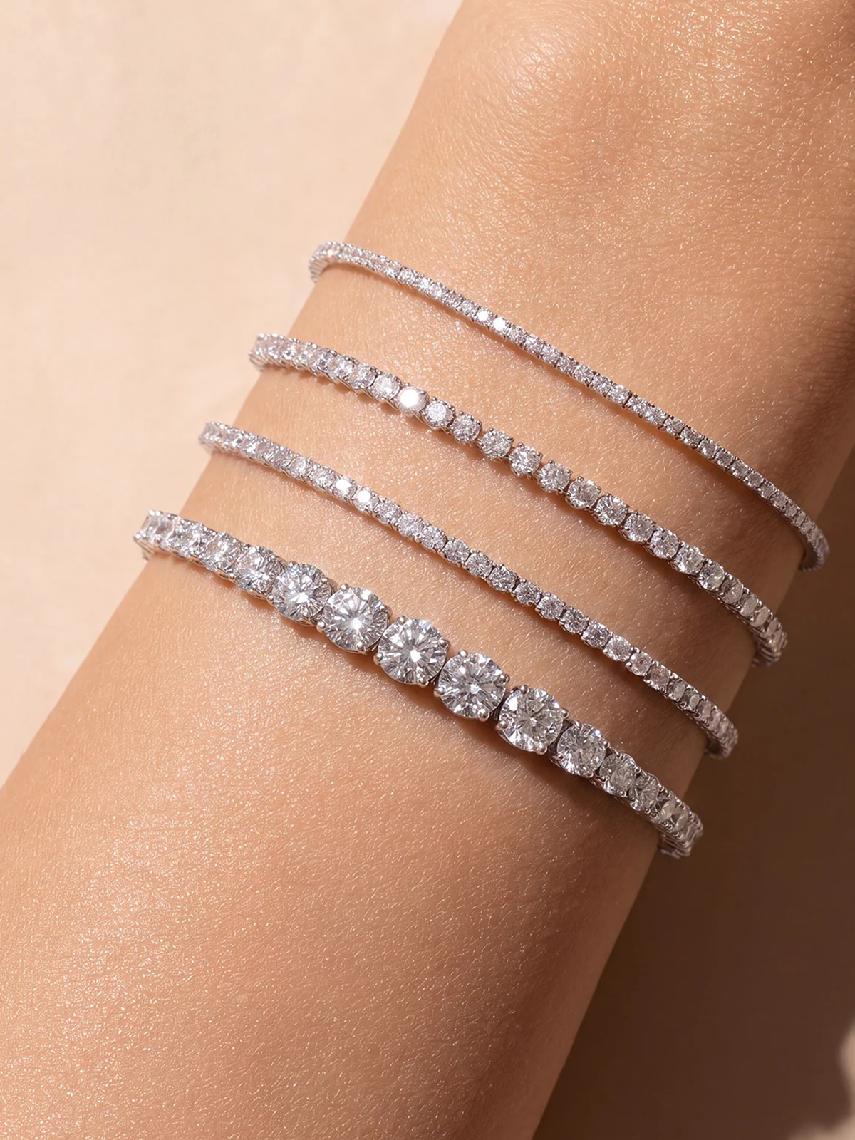 Graduated Cast Tennis Bracelet