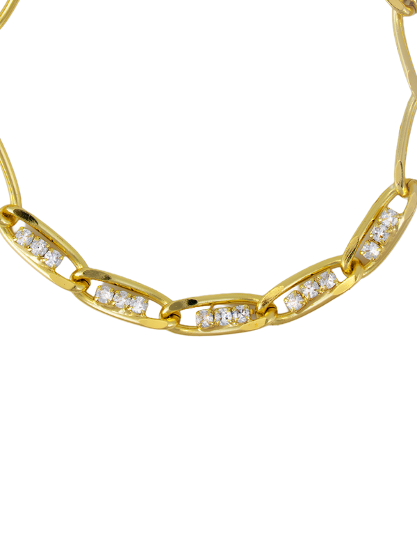 Hafif yapıdaki Lumi Chain Bileklik, günlük kullanımda konfor sağlayarak şıklığınızı tamamlar.