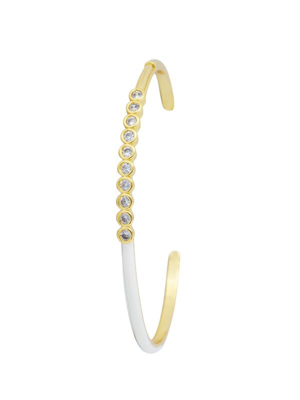 Stella Bileklik - modern ve sofistike görünümüyle, günlük ve özel günlerde şıklığı tamamlayan lüks bir aksesuar.