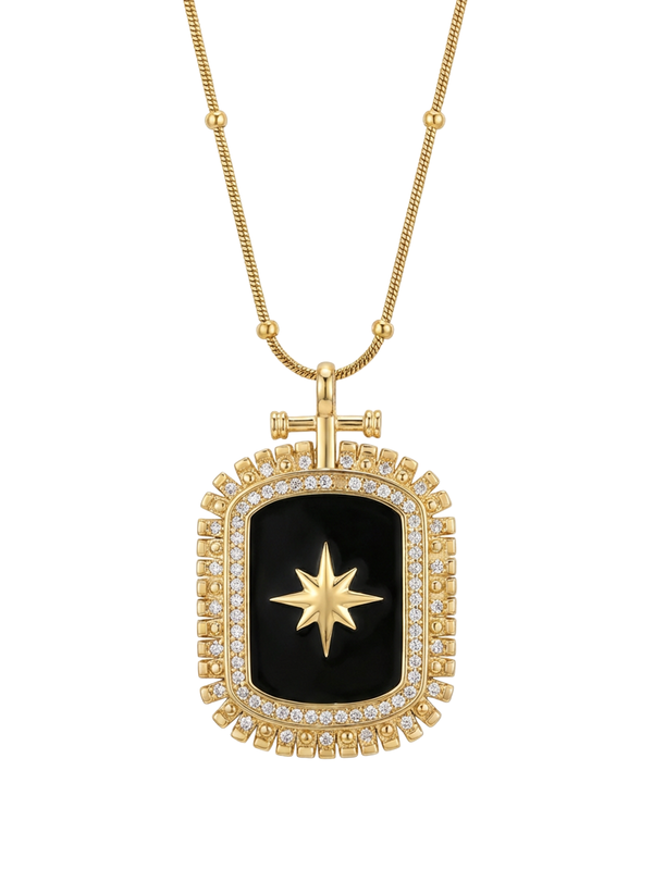 Daniela Kolye - Yenilikçi tasarımıyla siyah mineli dikdörtgen madalyonda parlayan kutup yıldızı motifi ve zarif topçuklu zinciri ile şıklığı ve zarafeti simgeleyen lüks bir kolye.