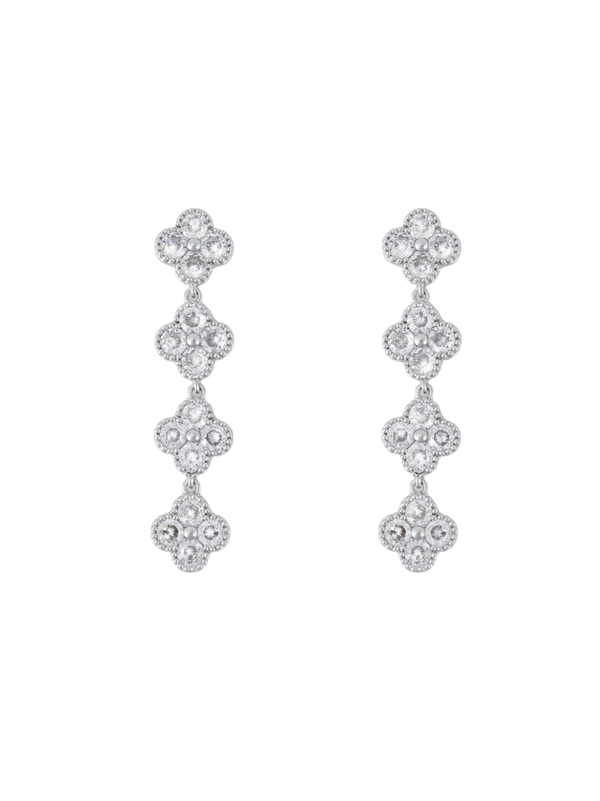 Pure Küpe, zarif tasarımıyla dikkat çeken, parlayan gümüş kaplamalı ve pırlanta görünümünde zirkon taşlarla süslenmiş şık sallantılı küpe modeli.