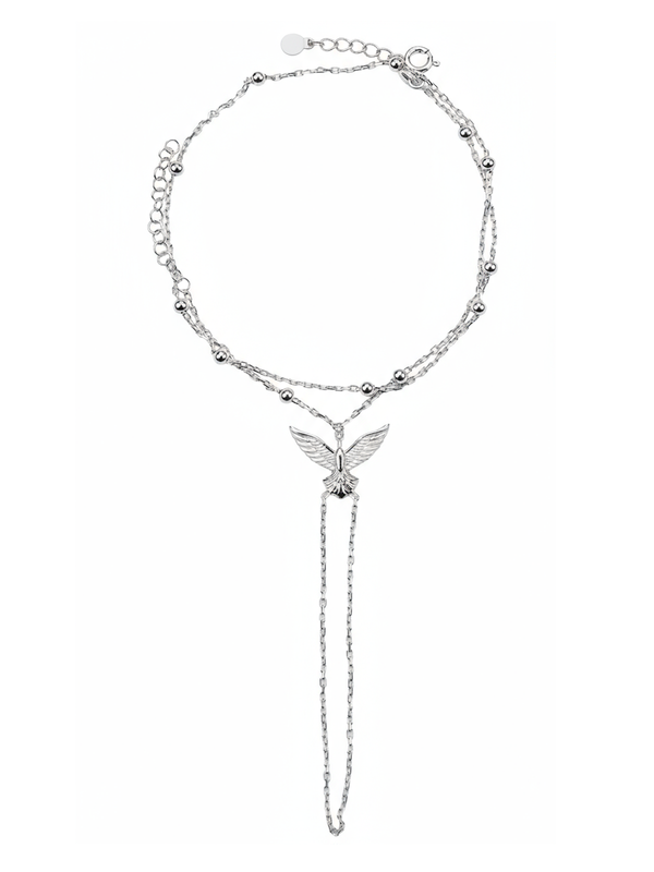 İnce zincir yapısı ile Isla Şahmeran bilekliği, ayarlanabilir özelliği sayesinde her bilek ölçüsüne uyum sağlar ve modern bir stil sunar.