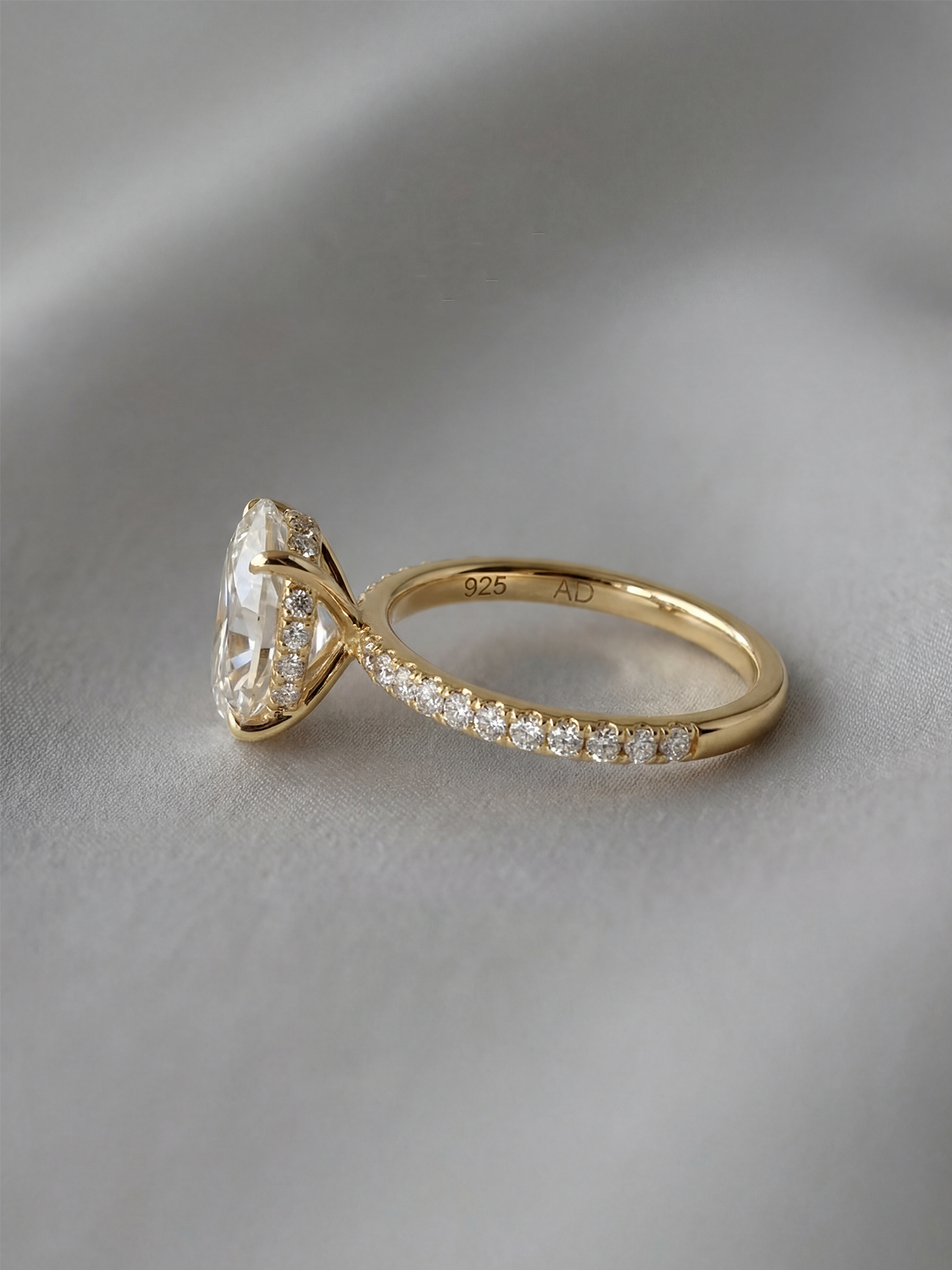 1.2CT | Oval Cut Style Stone-Set Ring